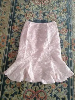 本日まで　美品　INGNI ピンクサテンレーススカート