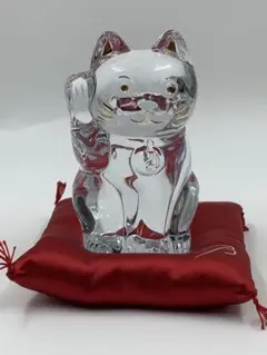バカラ まねき猫 クリア Sサイズ 座布団付き 名入れ彫刻代込み