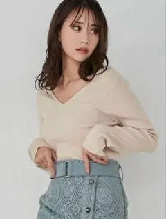 リゼクシー　ニットベージュトップス