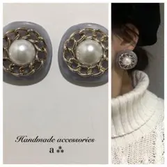 962-5 ライトグレー☺︎ゴールドチェーンとパールの大ぶりピアス☺︎