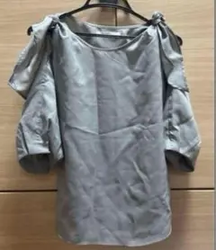 オフショルダーリボン　ブラウス　レルビエ