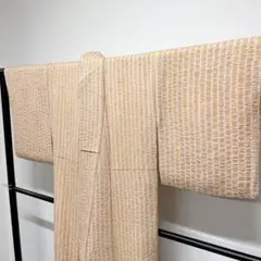柔らかなオレンジ色の総絞りの小紋 縦縞柄 着物