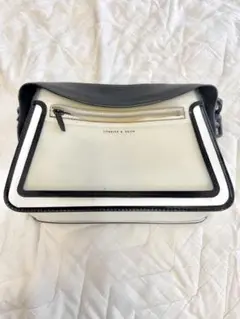 CHARLES & KEITH ショルダーバッグ ホワイト/ブラック