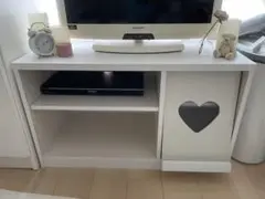 ホワイト テレビ台 ハート型装飾付き