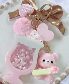 レジンキーホルダー　レジンチャーム　シェイカー　クリームソーダ　ピンク　クマ