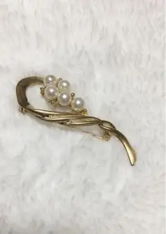 ブローチ