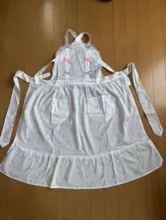 フリル付きホワイトエプロン