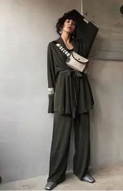 アメリのオールインワンと、それと同色の上着になります◎!