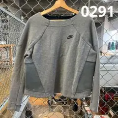 Nike グレー トレーナー 背面ジッパー付き クロップ
