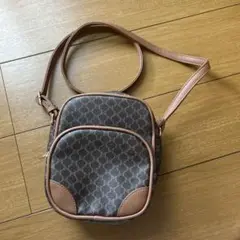 ショルダーバッグ レザー調　ブラウン