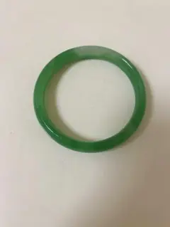 緑色の光沢バングル
