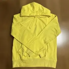 黄色フード付きパーカー