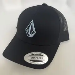 Volcom ブラック スナップバックキャップ　キッズ