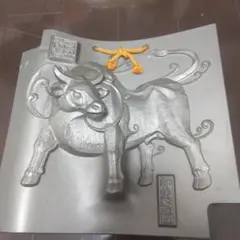 金属製 牛の彫刻 インテリア小物