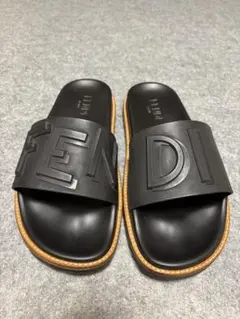 【お盆限定価格】【随時100円値下げ中】【早い者勝ち】FENDI サンダル 黒