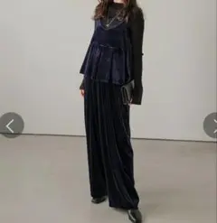 新品　La-gemme ぺプラムキャミセットアップ　ワイドパンツ　ネイビー