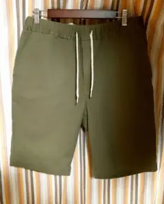 ストレッチ　ショートパンツ　オリーブ