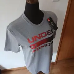 【新品】アンダーアーマー Tシャツ　SM