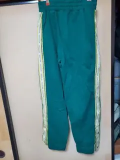 guコラボラインパンツ