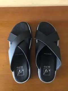 ALTOブラック クロスストラップサンダル
