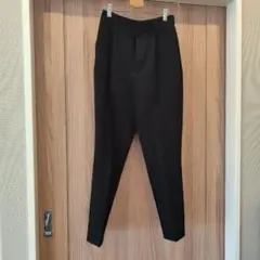 ジーユーレディースセンタープレスハイウエストパンツ黒 スラックス タック入り