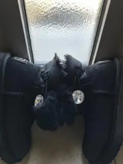 ugg 黒のキラキラスワロブーツ