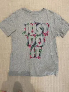 NIKE グレーロゴTシャツ
