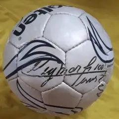 ブラジル代表4名サインボール(ネイマール、ダニーロ、ガンソ、エラーノ) Amazon.co.jp: ブラジル代表4名サインボール(ネイマール