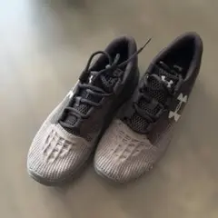 UNDER ARMOUR ランニングシューズ ブラック　25.5センチ
