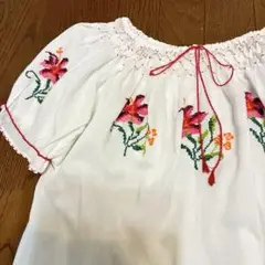 フォークダンス　ブラウス　メキシコ　半袖　手刺繍　スモッキング　鮮やかな色彩