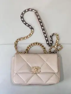 ベージュ キルティング ショルダーバッグ