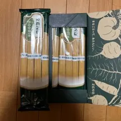このパスタは小麦粉ではなく黄えんどう豆だけ。食物繊維たっぷりです。