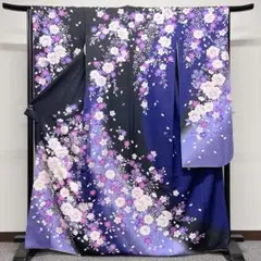 銀通しの黒地に桜が描かれた振袖 着物 銀彩 成人式