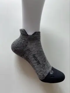 未使用品 feetures フィーチャーズ ランニング ソックス　1点　M