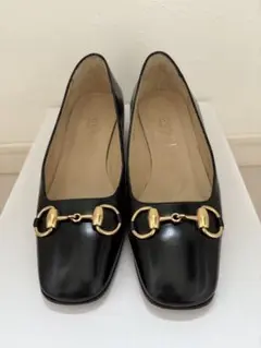 GUCCI 黒いレザー スクエアトゥ ローファー