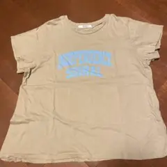 ベージュtシャツ