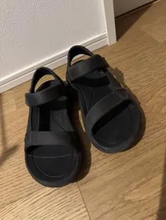 teva 黒ラバースポーツサンダル ストラップ付き　23