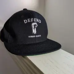 DEFEND HUMAN RIGHTS スナップバックキャップ