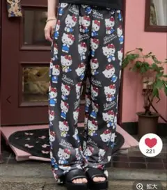 shrita HELLO KITTY コラボ　総柄カットパンツ　ブラック　M