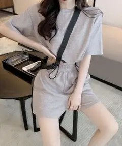 2点セット クロップド丈Tシャツ&ショートパンツ