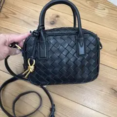 【新品　未使用】イントレチャート本革ショルダーバック