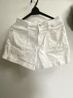 ホワイトショートパンツ折り返しヘム