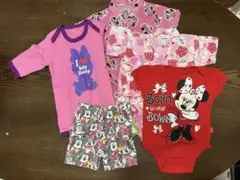 ミニー・マウスとハローキティベビー服5点セット60〜80入り