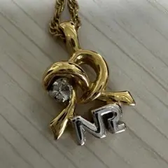 ニナリッチ ゴールド リボンモチーフ NRロゴ ネックレス