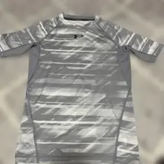 Under Armour グレー 半袖 トレーニングシャツ