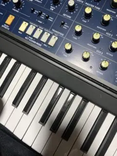 Behringer Monopoly アナログシンセサイザー