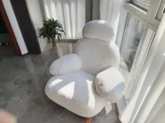 ユニークなホワイトラウンジチェア