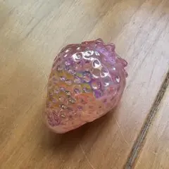 いちご型ピンク置物