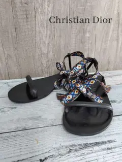 Christian Dior サンダル 靴 フラットシューズ 足首 デザイン 柄