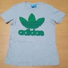 adidas グレー グリーン ロゴ Tシャツ